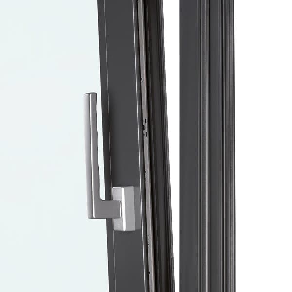 Maniglia e profili in alluminio complanare