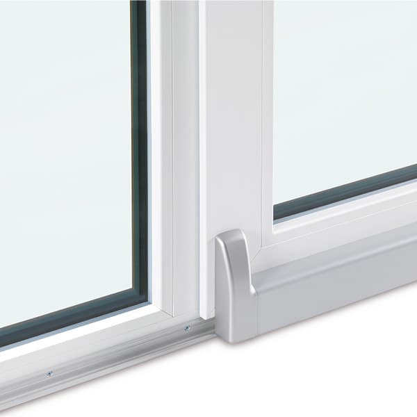 Dettaglio soglia bassa e maniglione